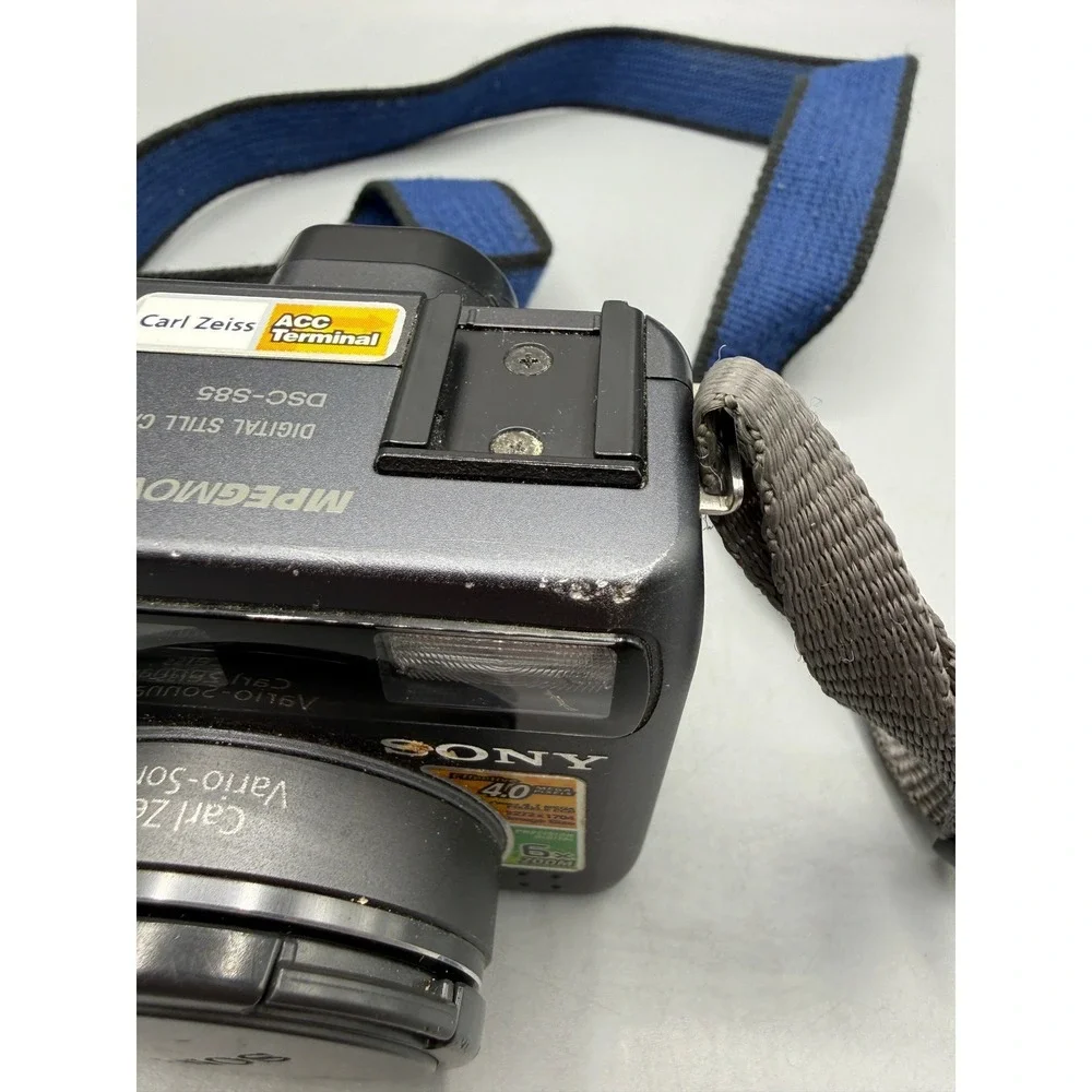 Sony Cyber-shot DSC-S85 4.1MP Digital Camera Bundle Carl Zeiss Lens 128MB Stick